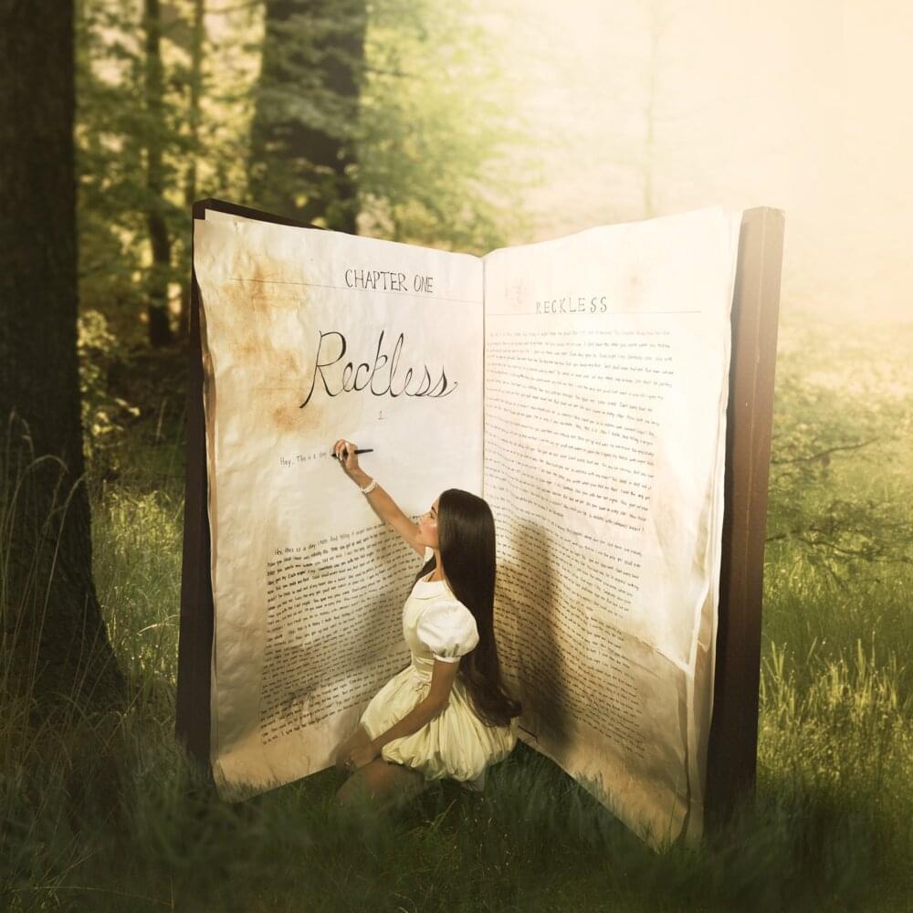 Album cover art for "Madison Beer - Reckless (Traducción al Español)" by Genius Traducciones al Español