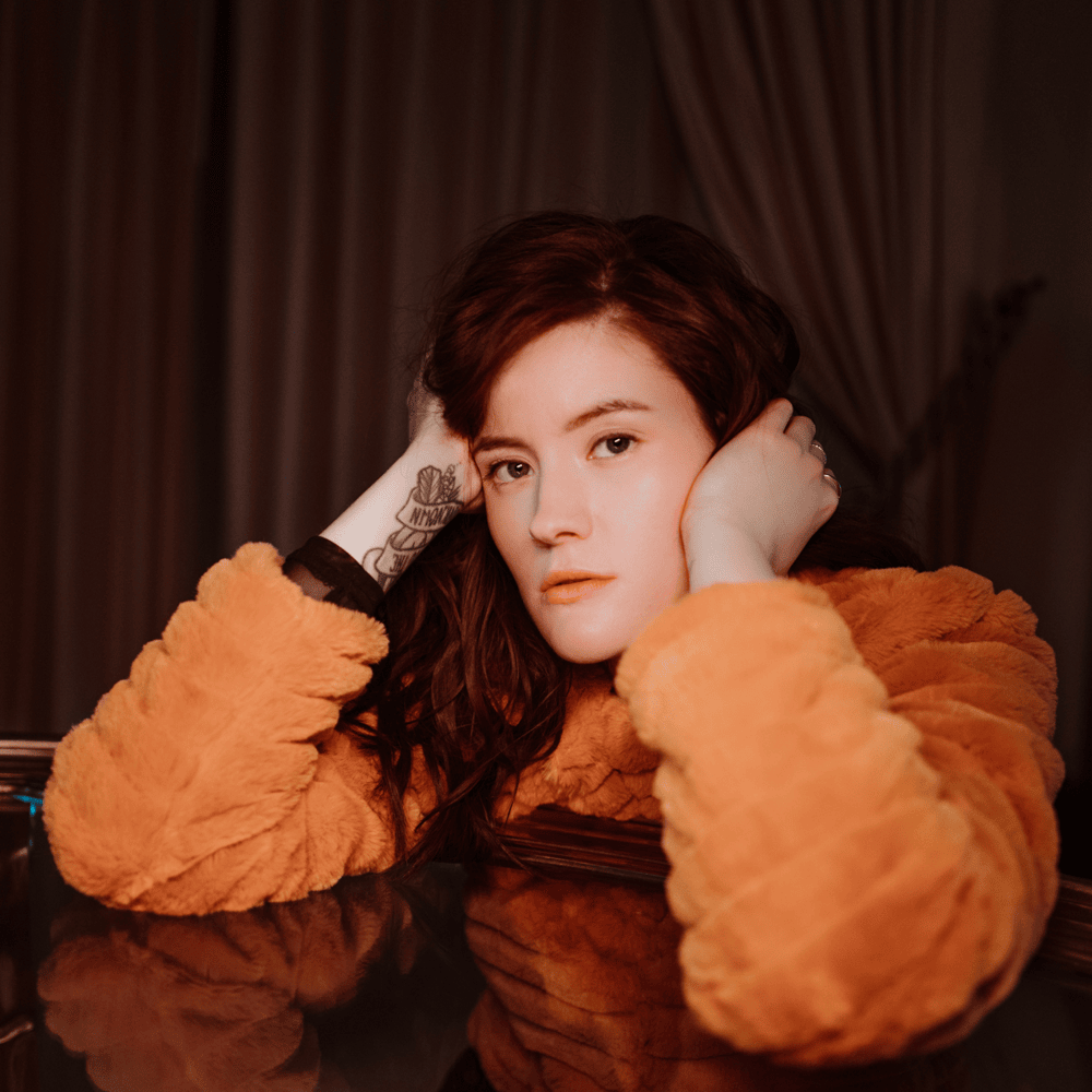 Album cover art for "Vor dir (Akustik Version)" by Madeline Juno