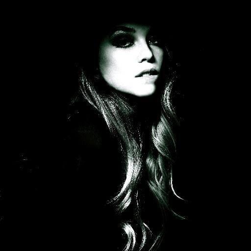 Lily Elise Profile Picture Photo of Lily Elise