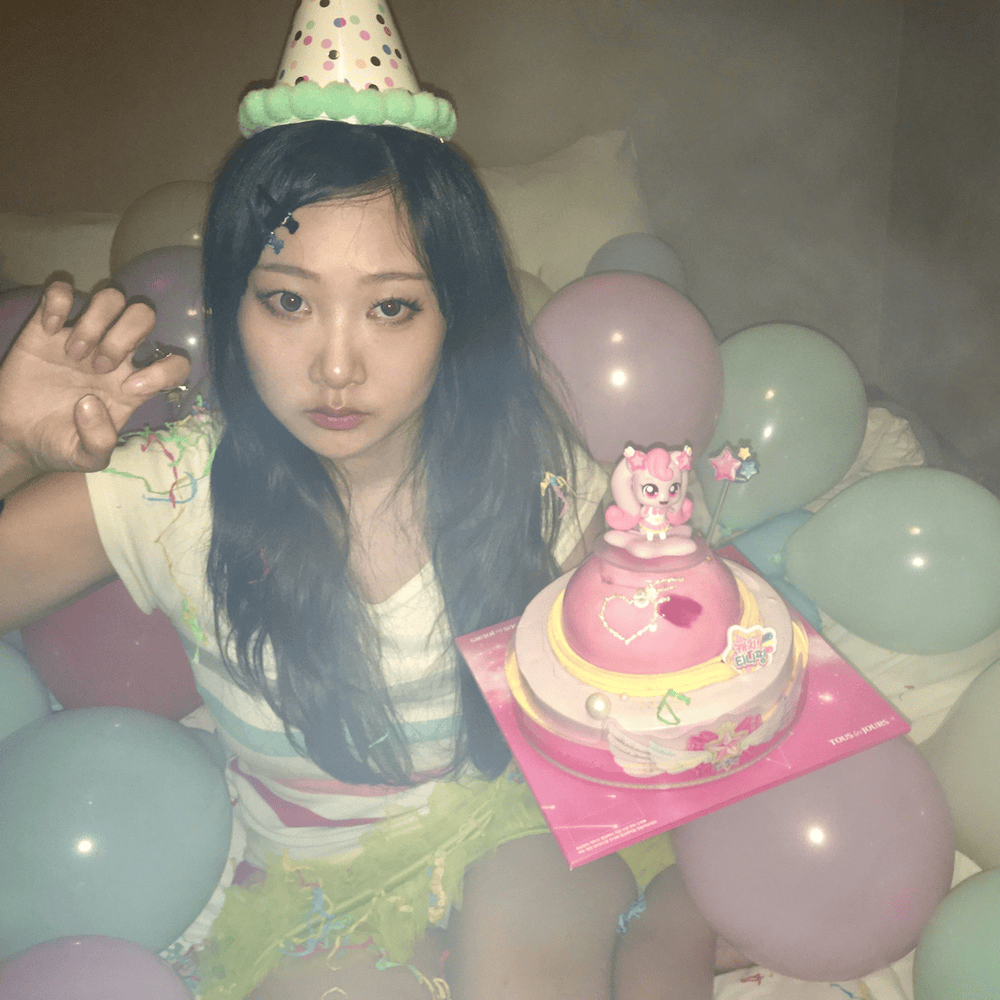 Album cover art for "Birthday" by The Deep (더딥)