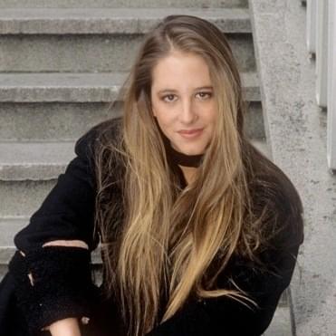 Keely Hawkes Profile Picture Photo of Keely Hawkes