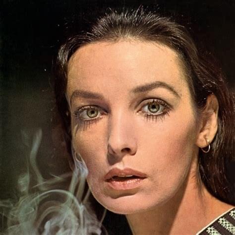 Album cover art for "Que Calor La Vida" by Marie Laforêt