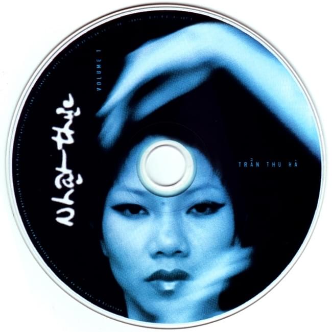 Dệt Tầm Gai (Weaving ”tầm gai”) by Hà Trần