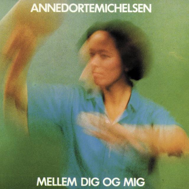 Jeg Har Lagt Mine Våben by Anne Dorte Michelsen