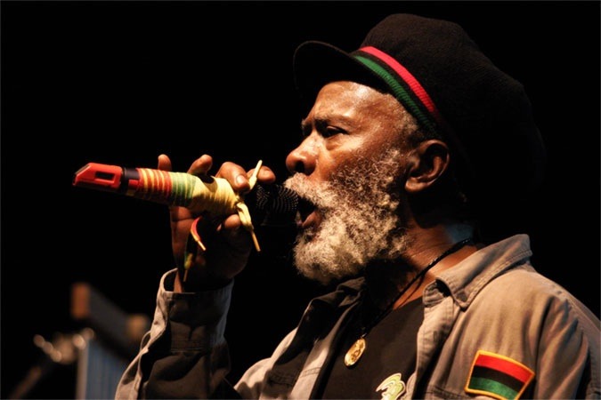 Album cover art for "Walk" by Burning Spear