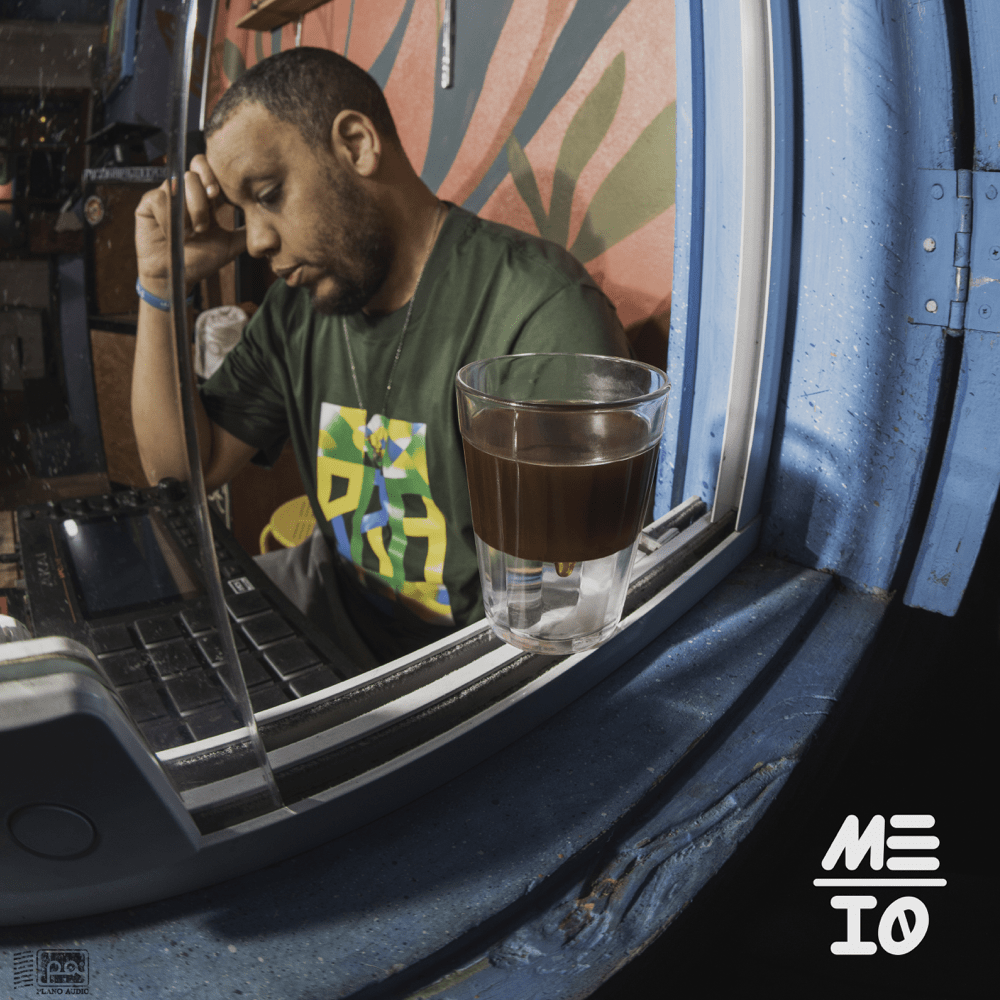 Album cover art for "Meio" by Kamau
