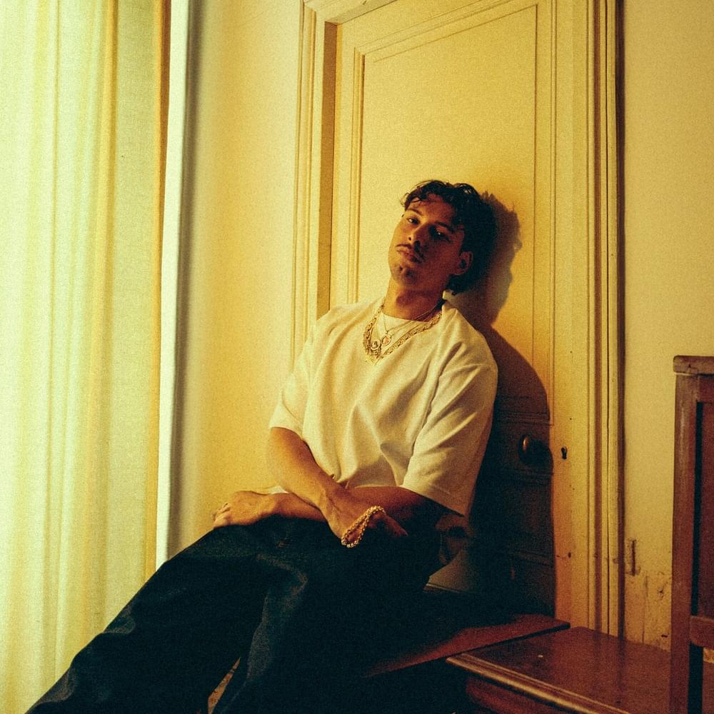 Album cover art for "Loin de tout" by Georgio