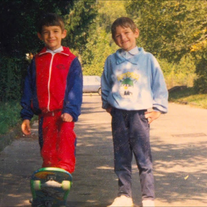 Album cover art for "Na Kraju Dana" by Dječaci & Yaya i Rafaela