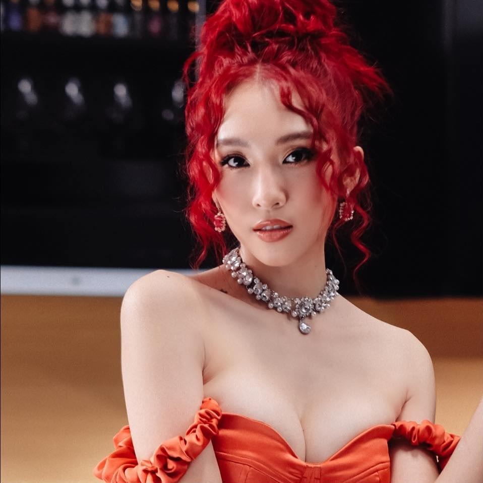 Cover image for Emily Ly Hương Nguyễn