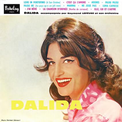 Album cover art for "Ne joue pas" by Dalida