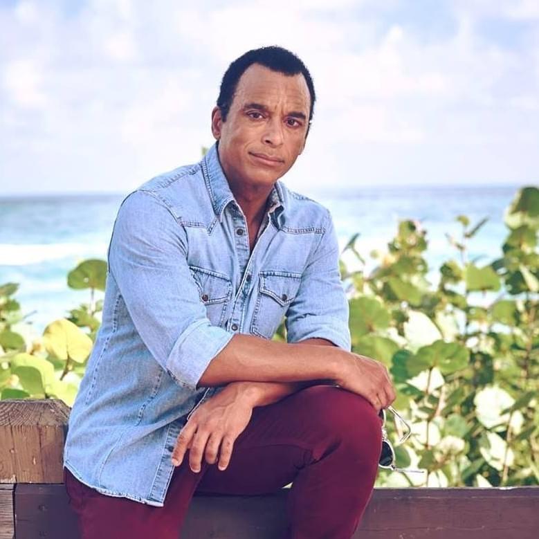 Jon Secada Profile Picture Photo of Jon Secada