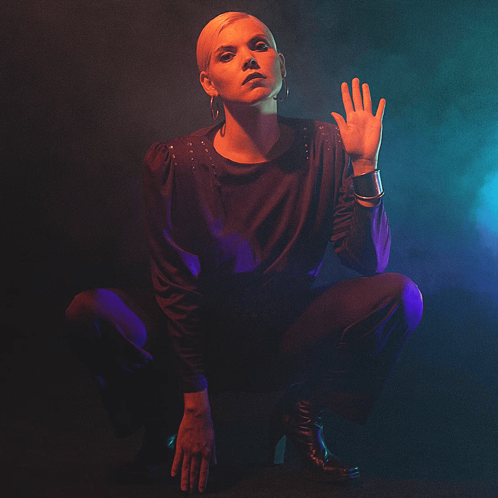 Album cover art for "Ninguém Dança" by DUDA BEAT