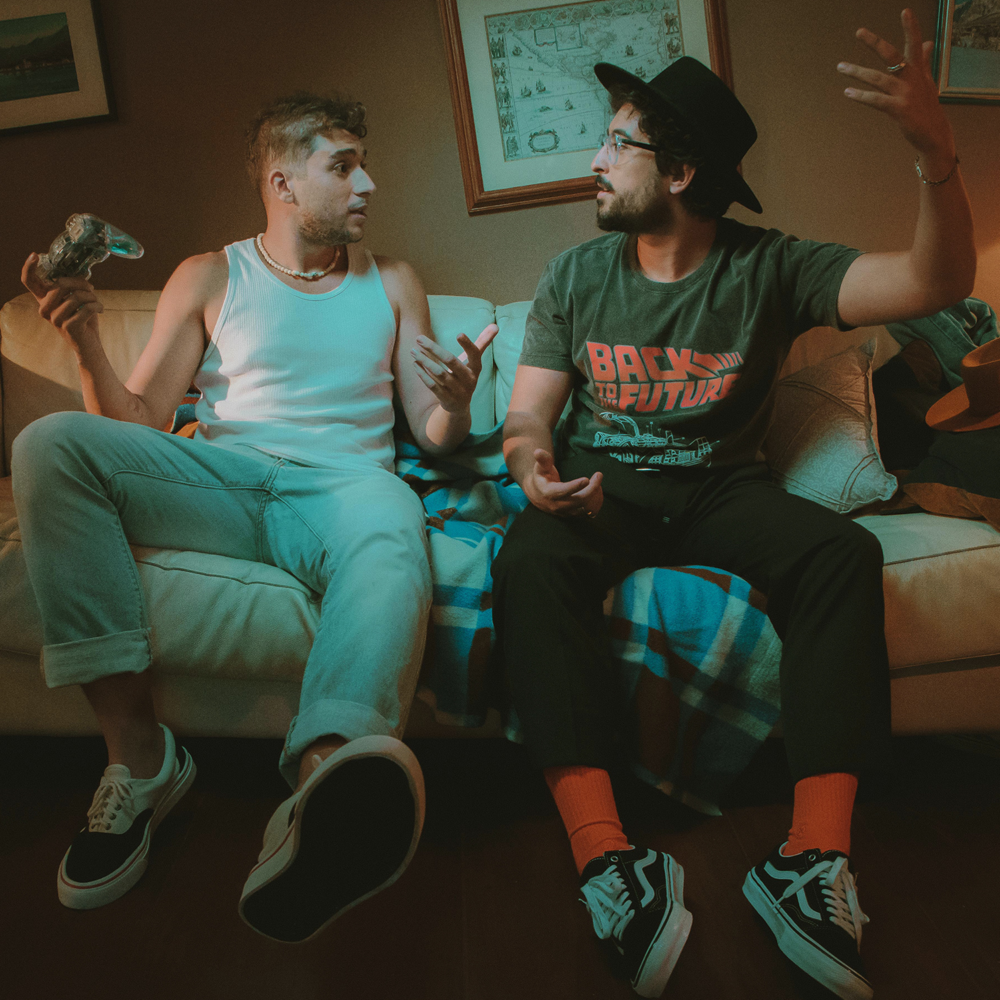 Album cover art for "Tudo Ao Contrário" by Zeeba