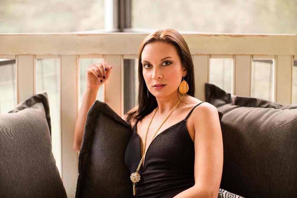 Tina Parol Profile Picture Photo of Tina Parol