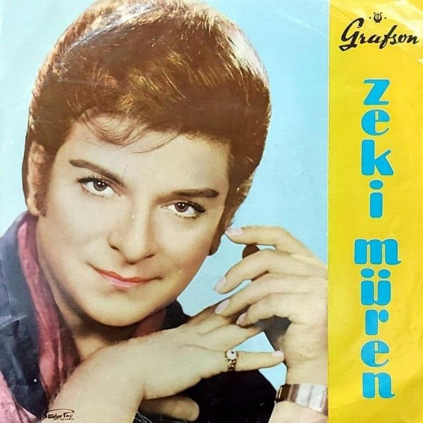 Album cover art for "Sırılsıklam Seviyorum" by Zeki Müren