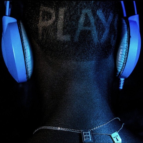 Album cover art for "Playsom" by BaianaSystem & Márcio Victor