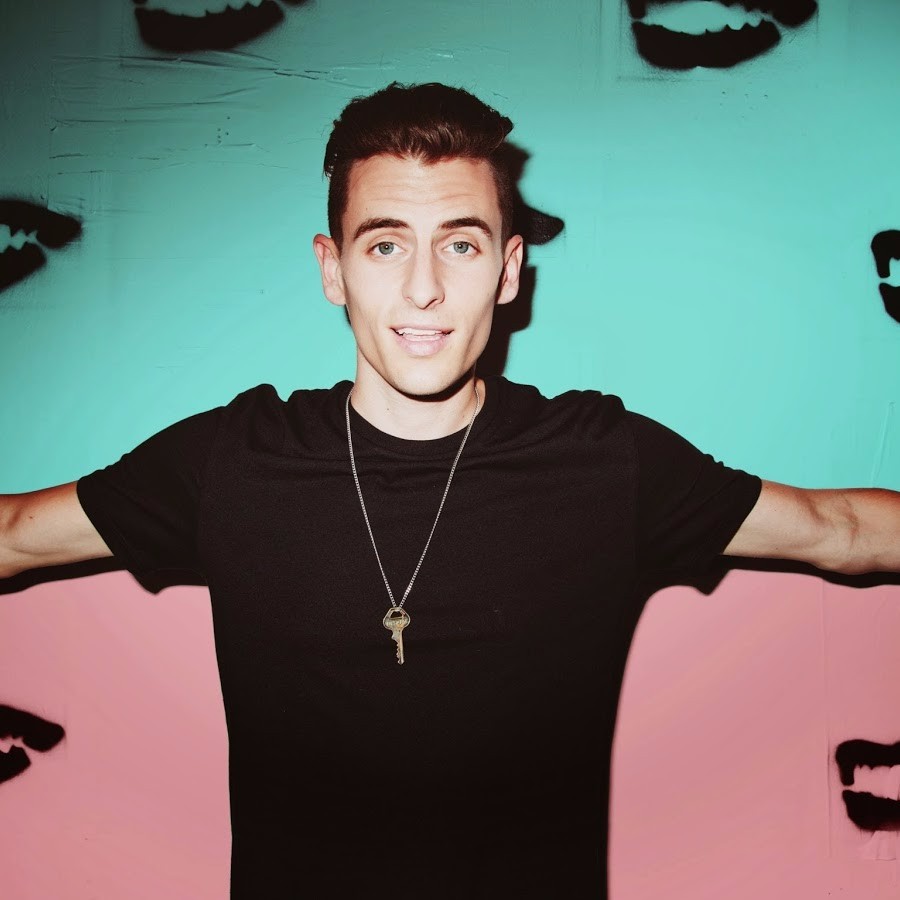 Mike Tompkins Profile Picture Photo of Mike Tompkins
