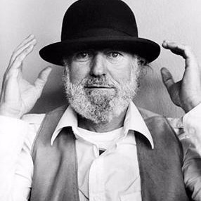Lawrence Ferlinghetti Profile Picture Photo of Lawrence Ferlinghetti