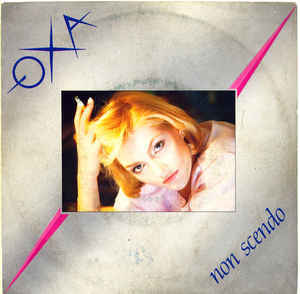 Album cover art for "Non scendo" by Anna Oxa
