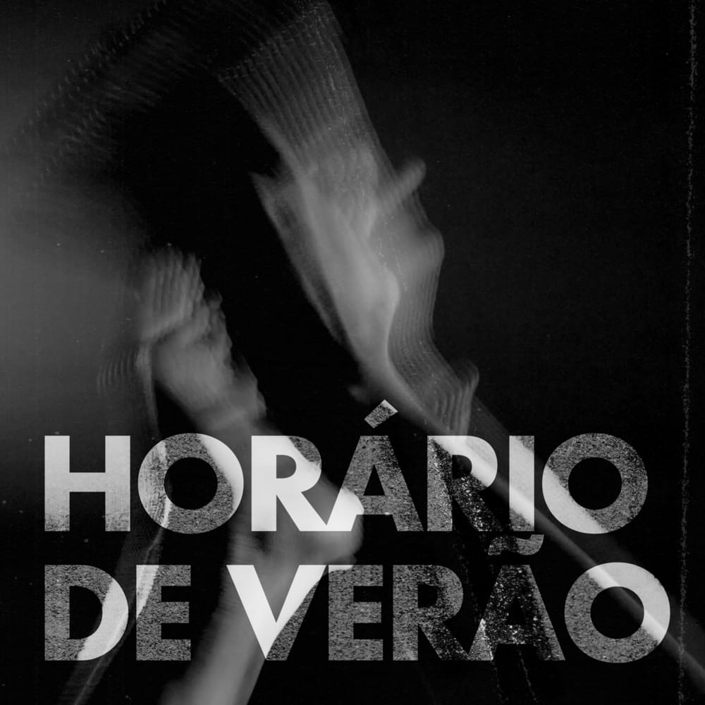 Album cover art for "Horário de Verão" by Linda Martini