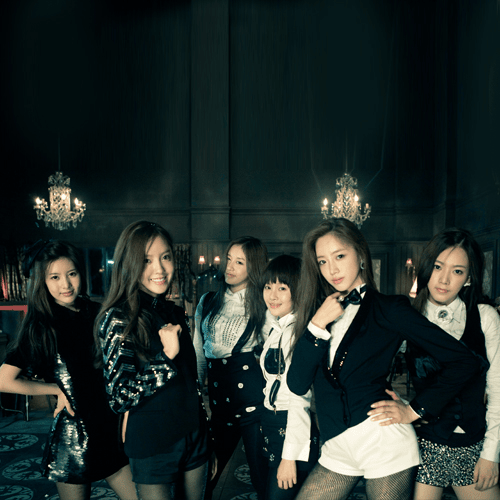 Album cover art for "놀아볼래? (Wanna Play?)" by T-ARA (KOR)