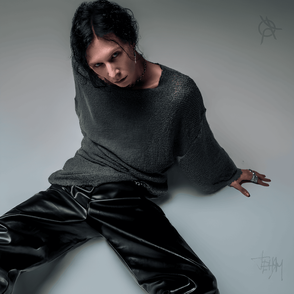 Album cover art for "Теням (To the Shadows)" by noa