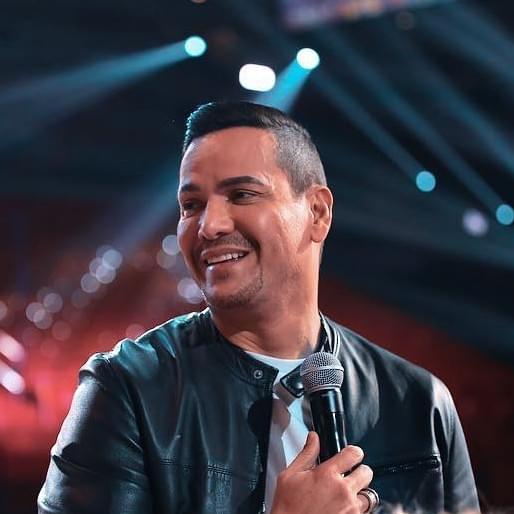 Cover image for Víctor Manuelle