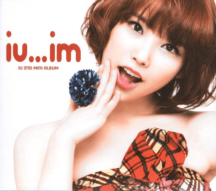 Album cover art for "marshmallow (마쉬멜로우)" by IU (아이유)
