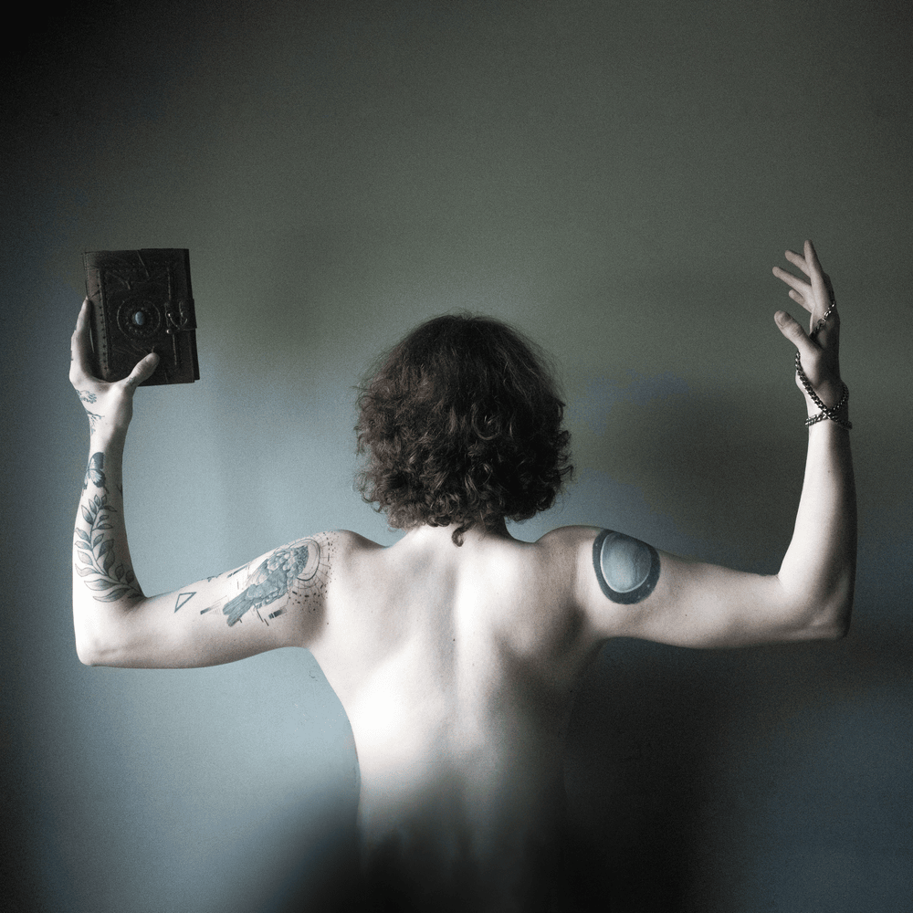 Cover image for Magician (Deluxe Edition)