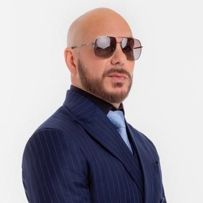 Cover image for Pitbull