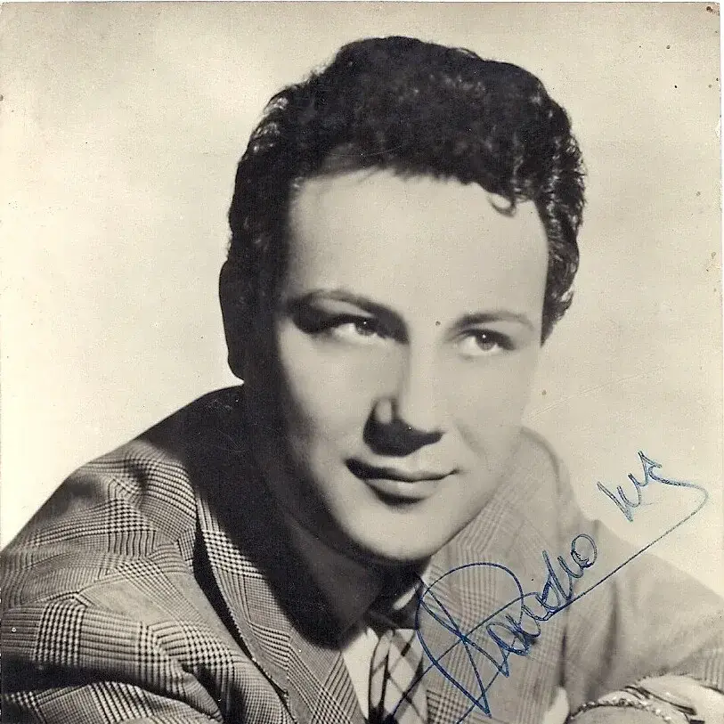 Photo of Claudio Villa