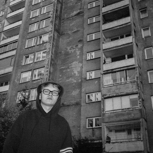 Album cover art for "Byle do piątku" by Nypel
