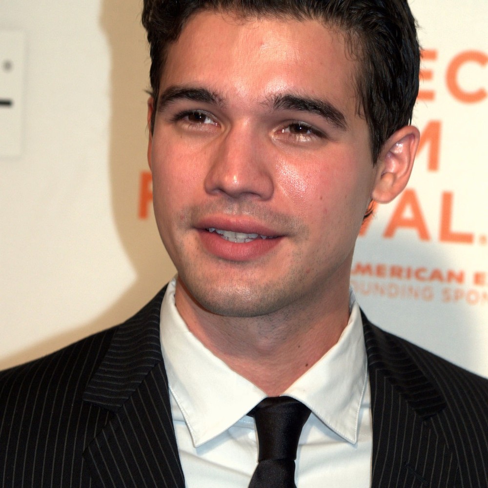 Steven Strait Profile Picture Photo of Steven Strait