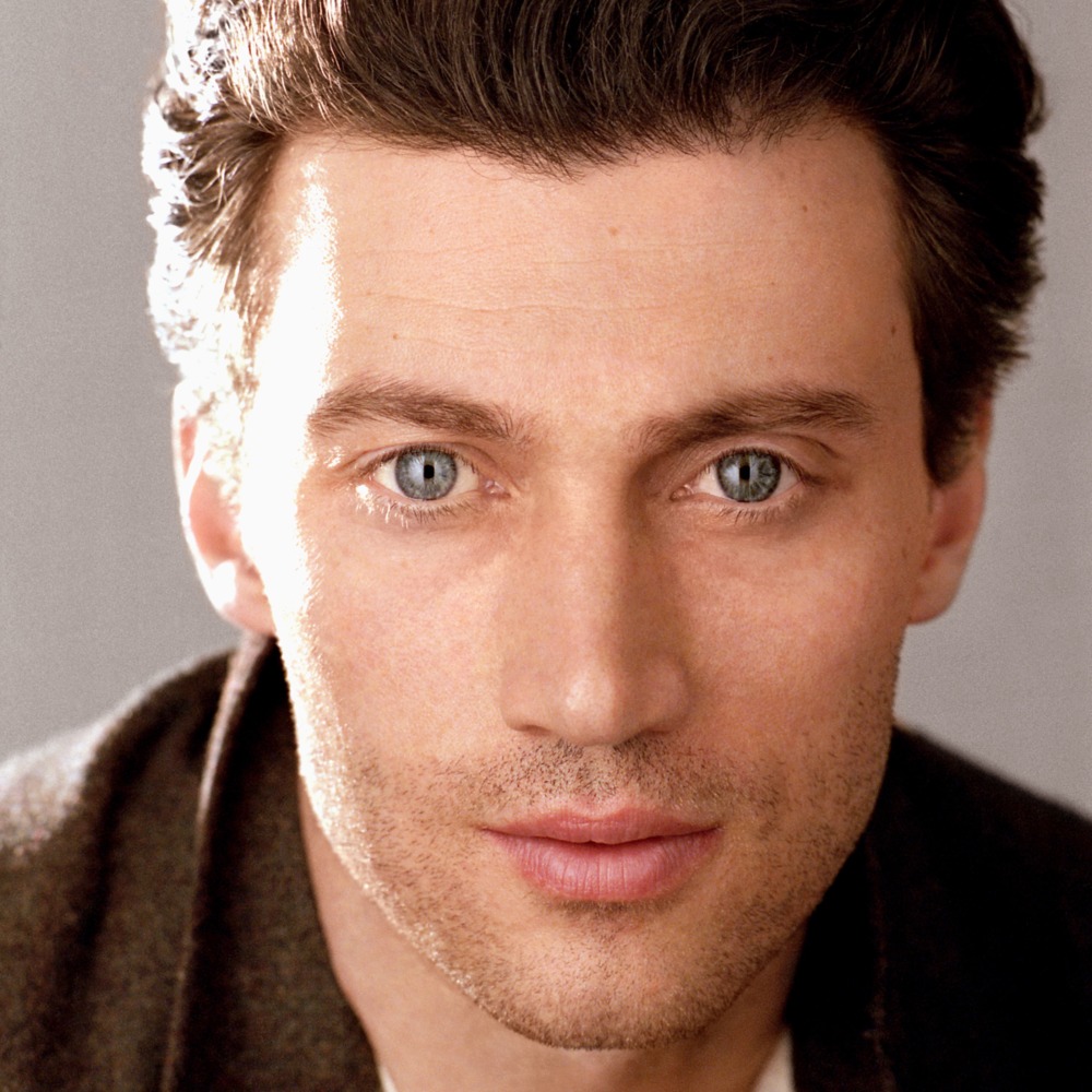 Bryce Pinkham Profile Picture Photo of Bryce Pinkham