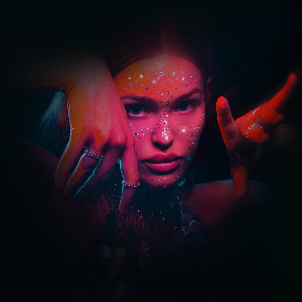 Album cover art for "PIECES" by Elley Duhé