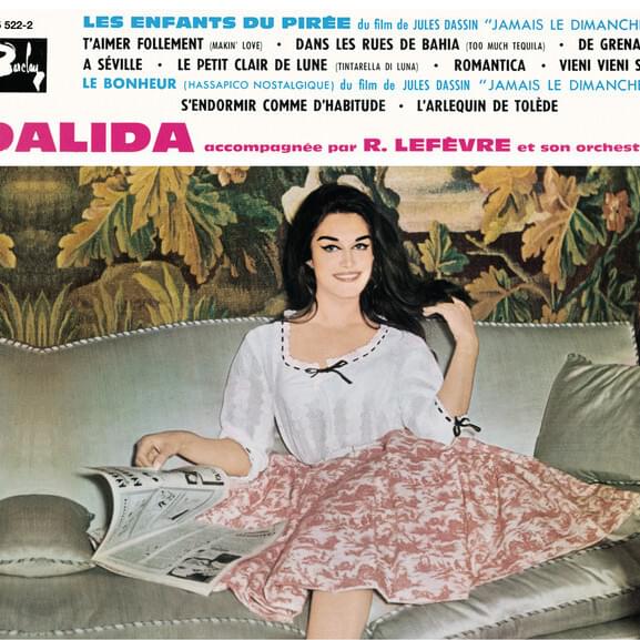 Album cover art for "Le petit clair de lune" by Dalida
