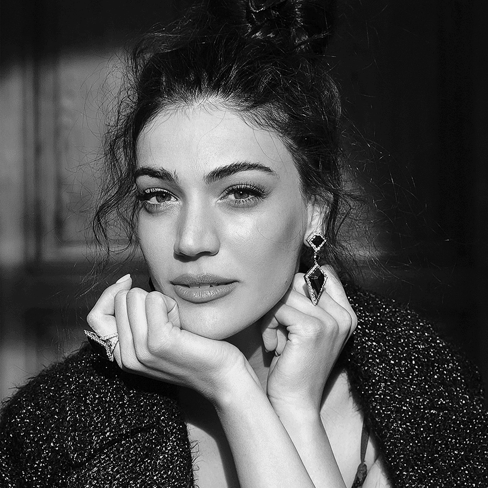 Ivi Adamou Profile Picture Photo of Ivi Adamou