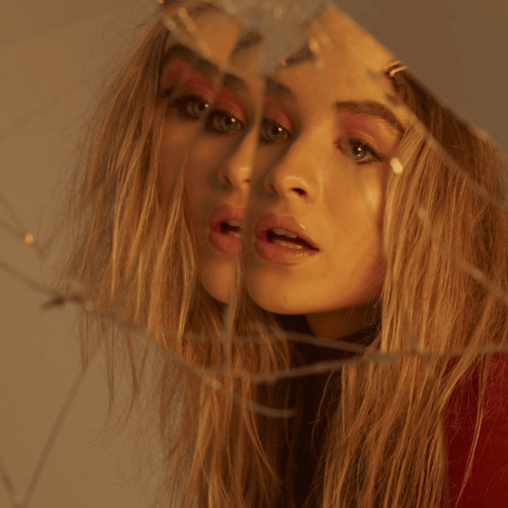 Album cover art for "Thumbs" by Sabrina Carpenter