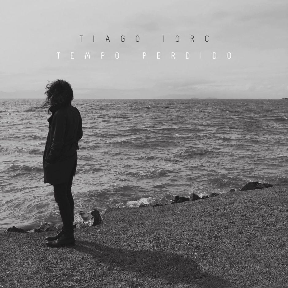 Album cover art for "Tempo Perdido" by TIAGO IORC