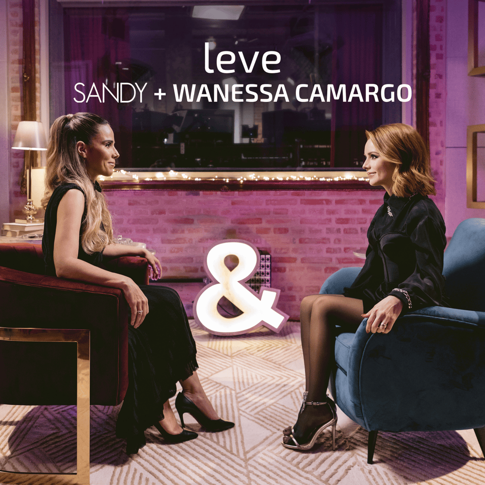 Album cover art for "Leve" by Sandy & Wanessa Camargo