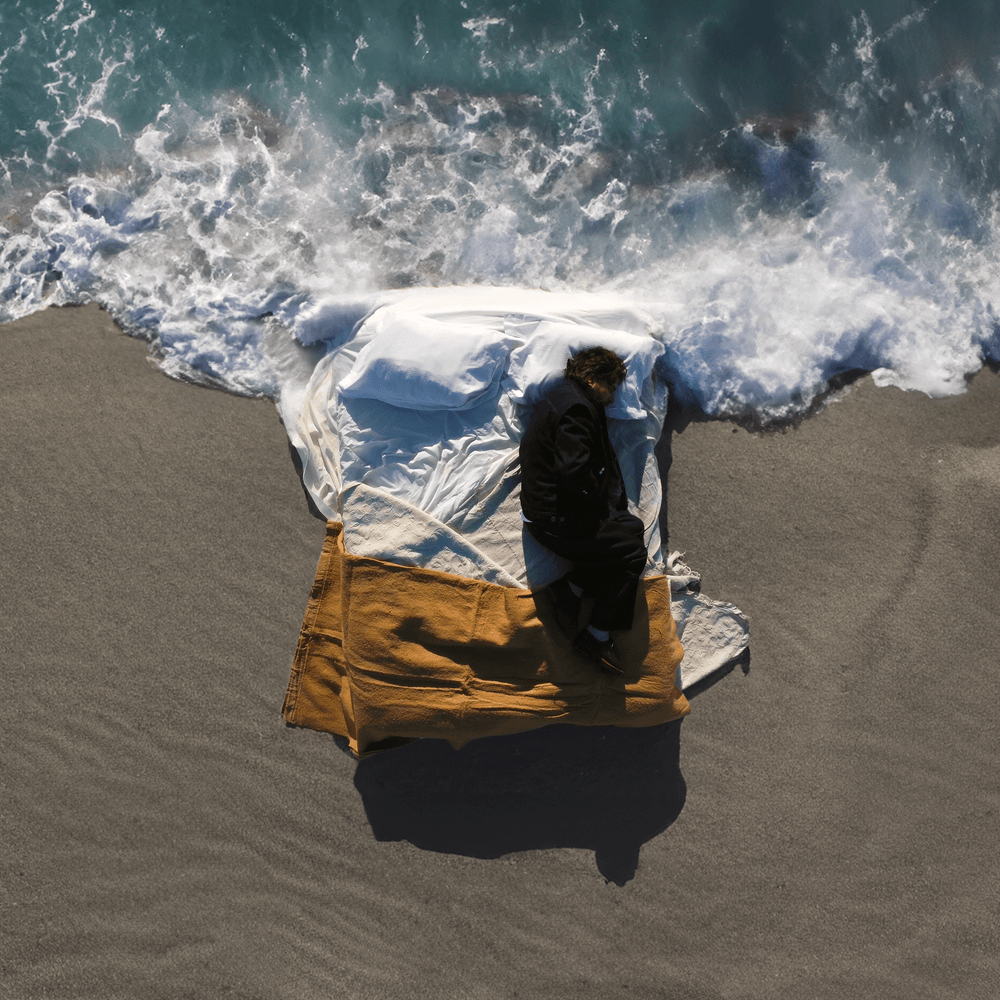 Album cover art for "Reste au lit" by Brav