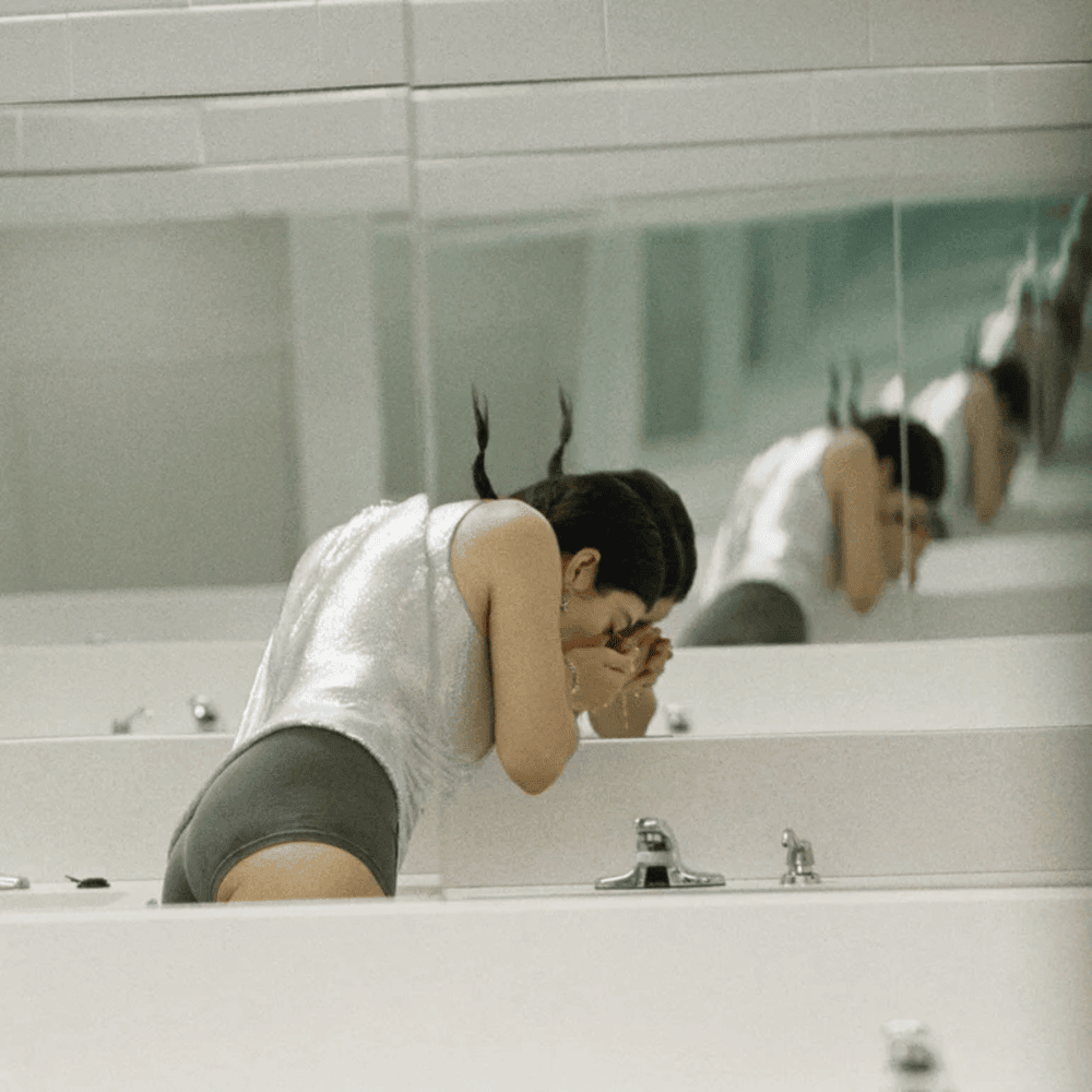 Album cover art for "Lorde - Hammer (Traduction française)" by Genius traductions françaises