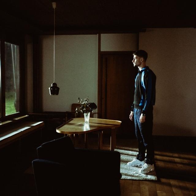 Album cover art for "Brûle dans le silence" by Bekar