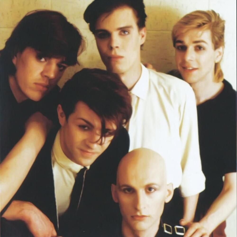 Cover image for Classix Nouveaux
