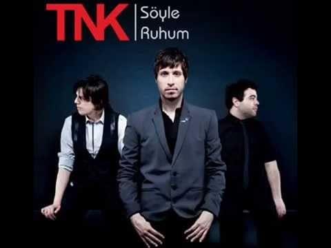 Album cover art for "Aşk Her Yerde" by TNK