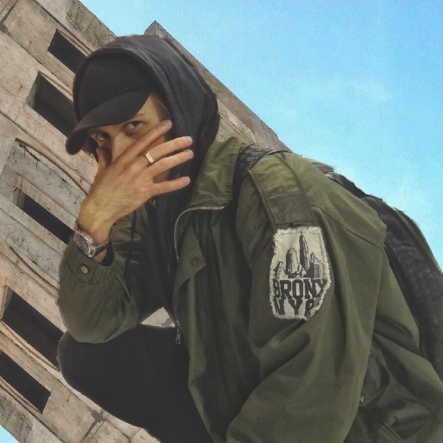 Album cover art for "В долгий путь (1 раунд 17ib) (On a Long Journey)" by Svyat