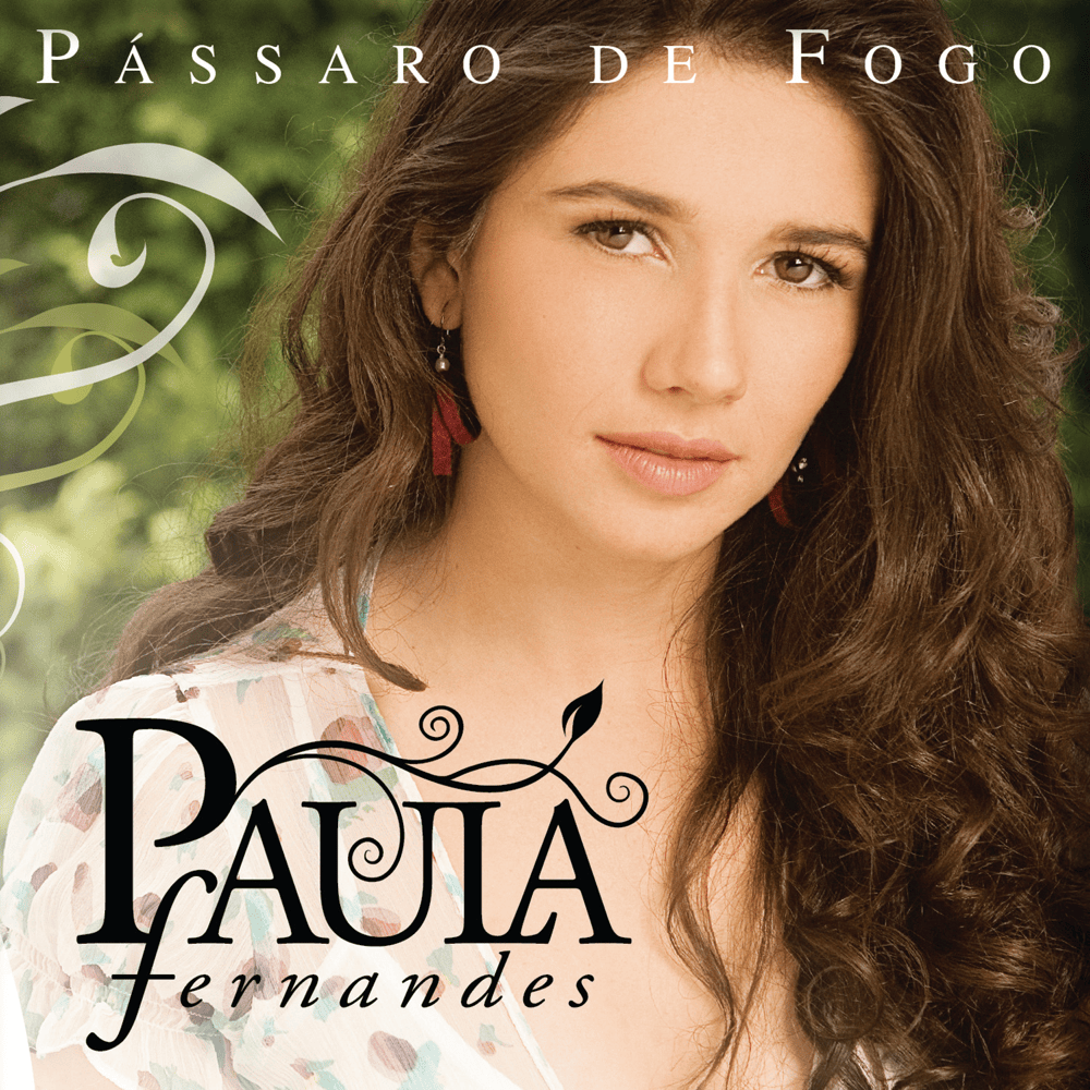 Album cover art for "Apaixonados pela Lua" by Paula Fernandes
