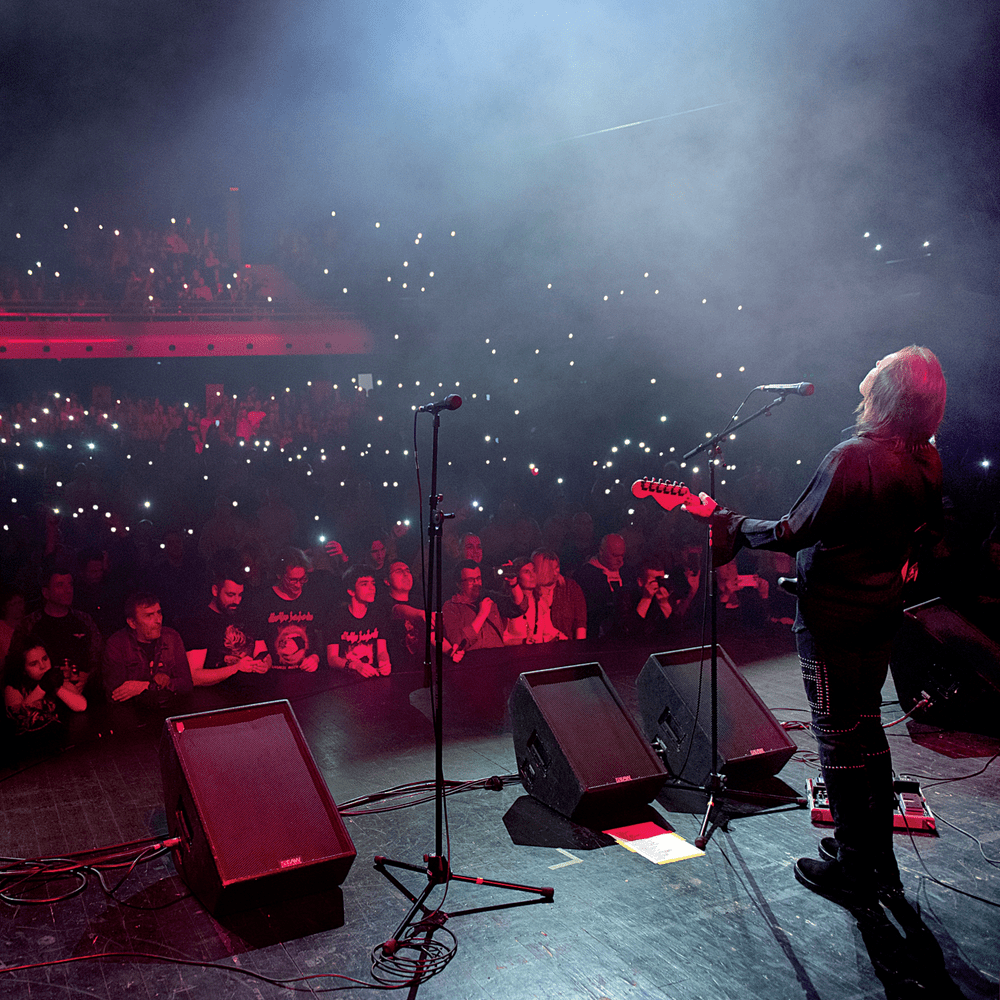 Album cover art for "Let na drugi svijet (Live)" by Divlje jagode