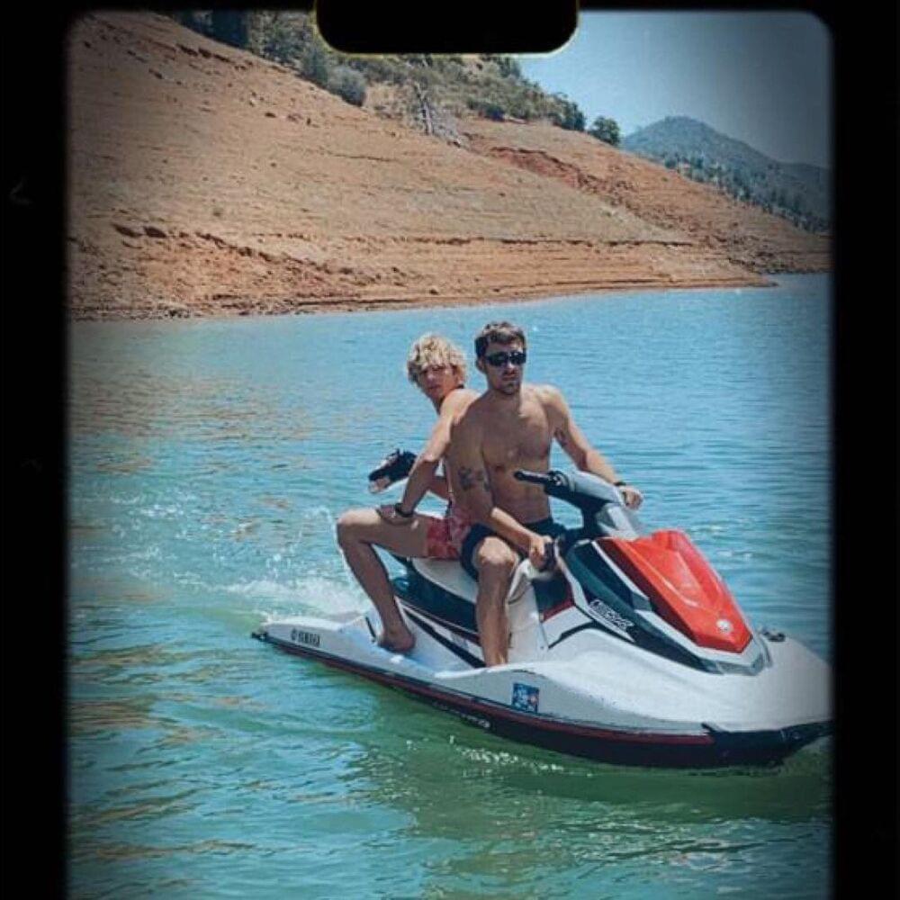 Album cover art for "#1 Fan" by THE DRIVER ERA
