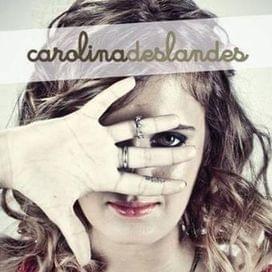 Chega Mais Perto by Carolina Deslandes